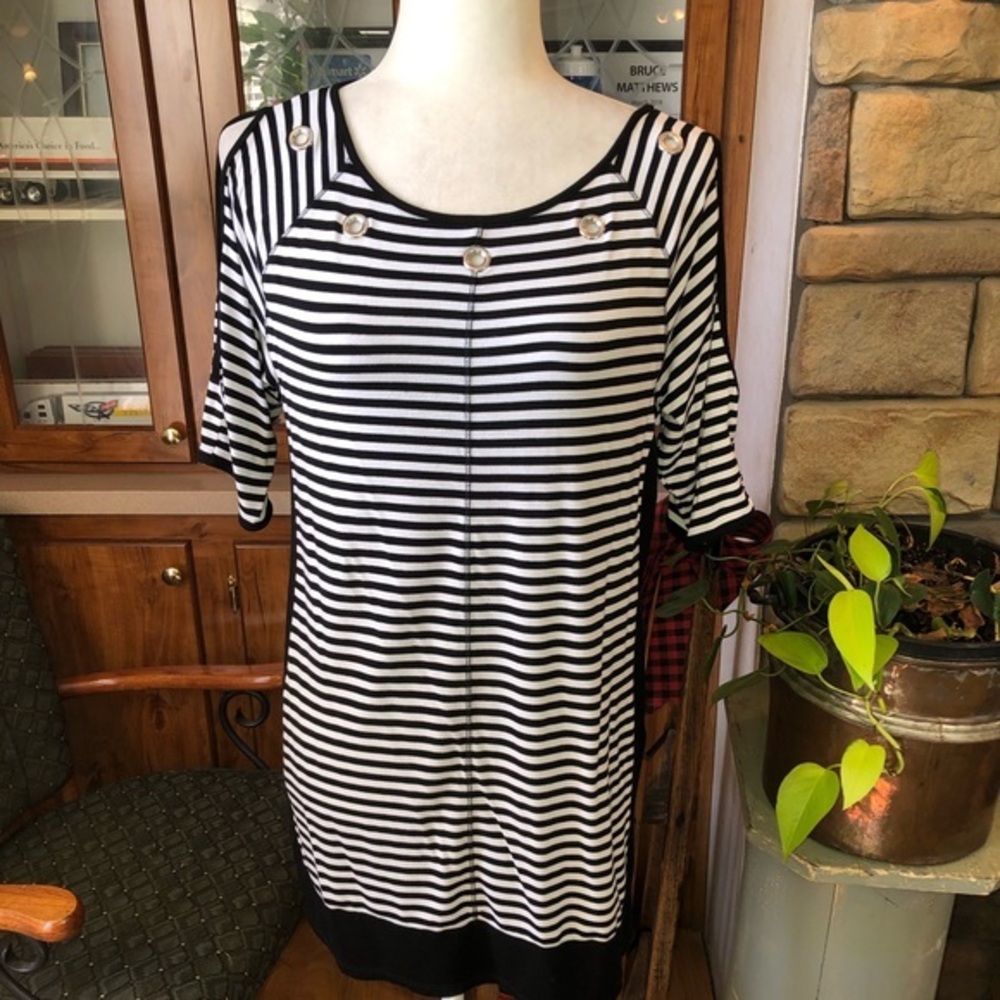 Zenergy by chicos size 0 small 4-6 black & white striped cold shoulder